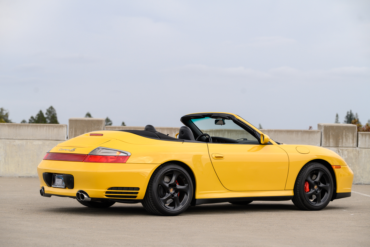 Porsche 911 Carrera 4S Cabriolet 2004
