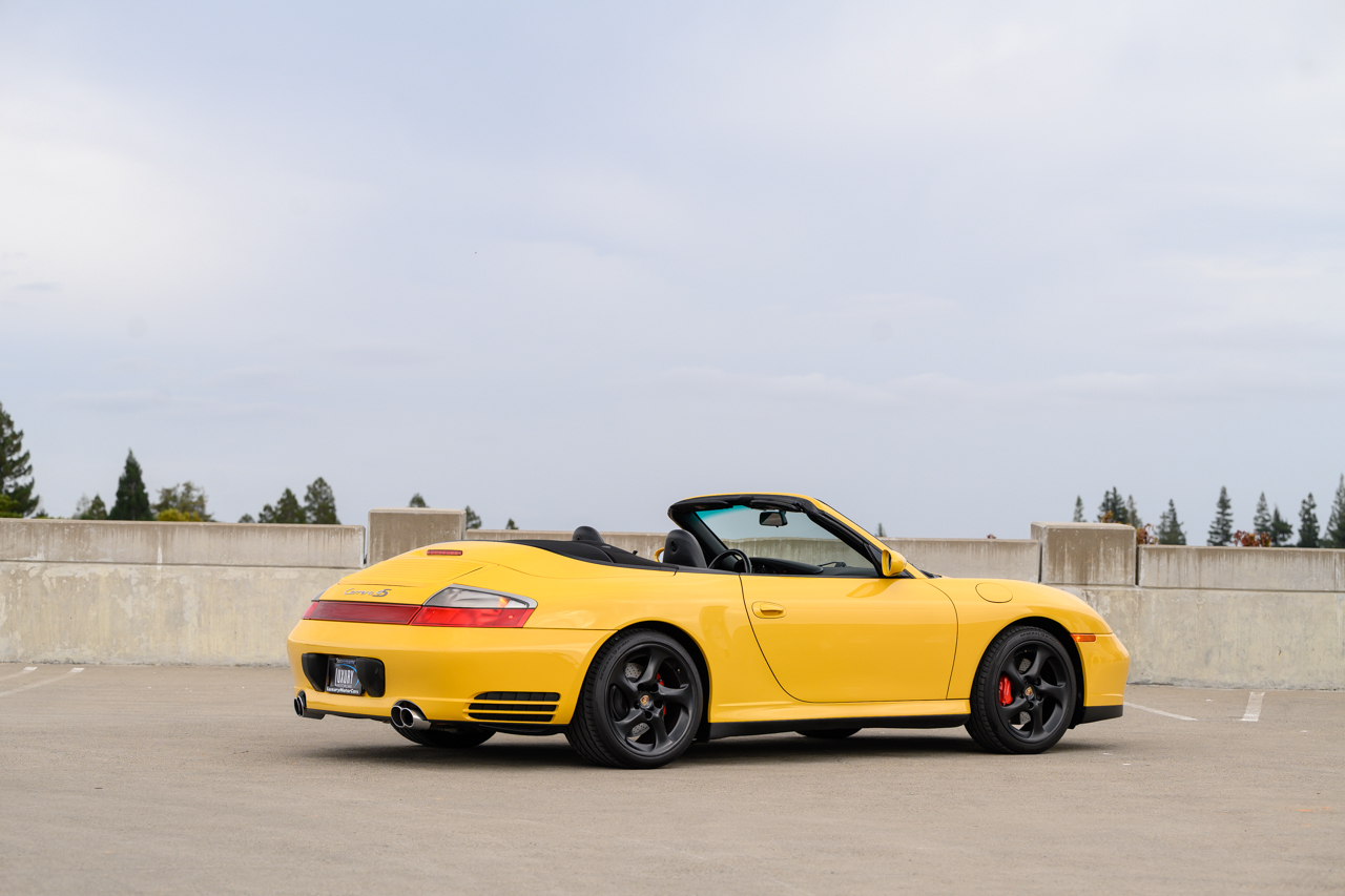 Porsche 911 Carrera 4S Cabriolet 2004