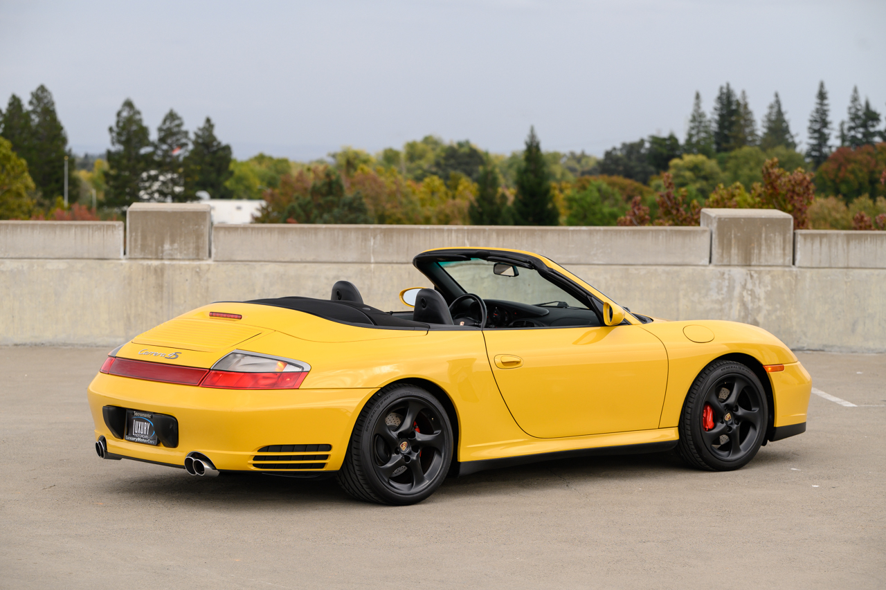 Porsche 911 Carrera 4S Cabriolet 2004