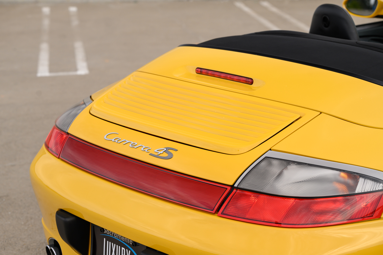 Porsche 911 Carrera 4S Cabriolet 2004