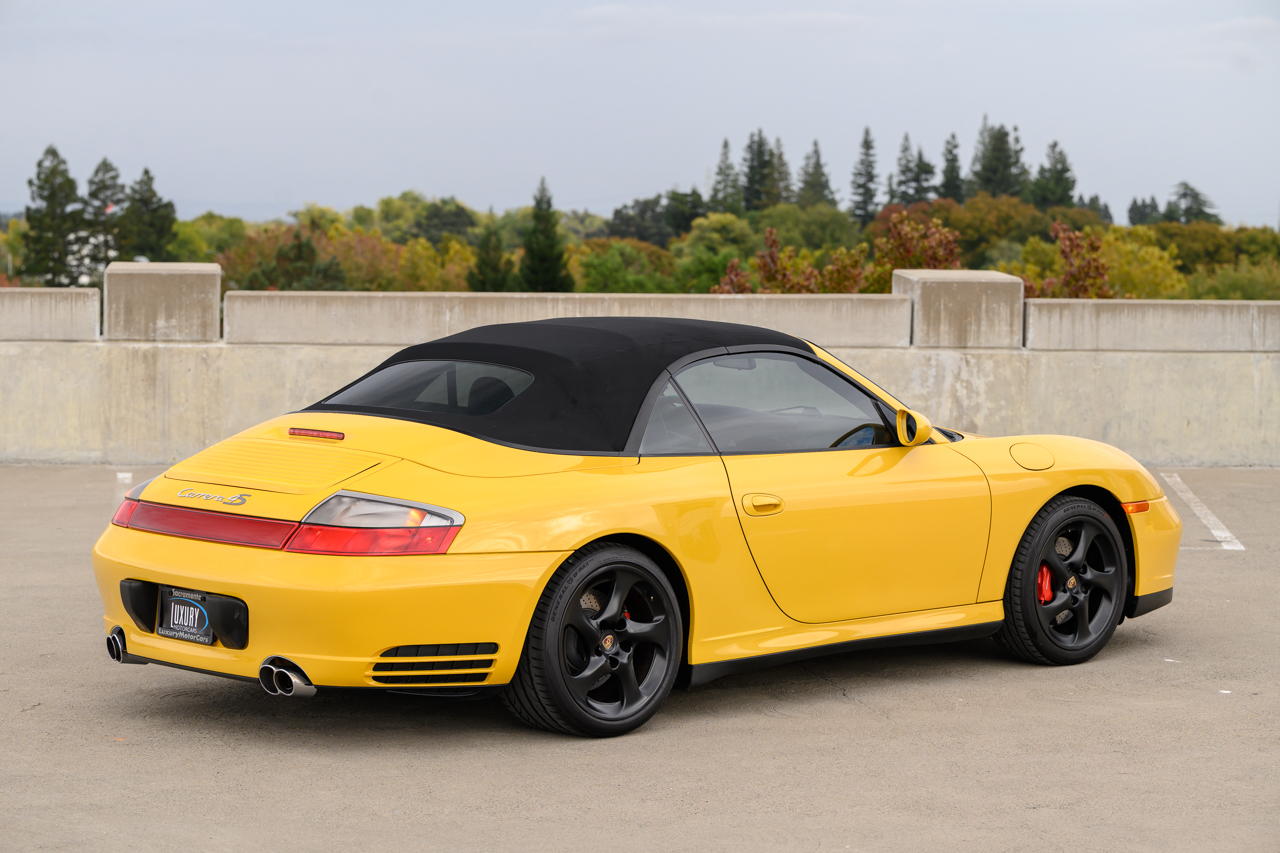 Porsche 911 Carrera 4S Cabriolet 2004