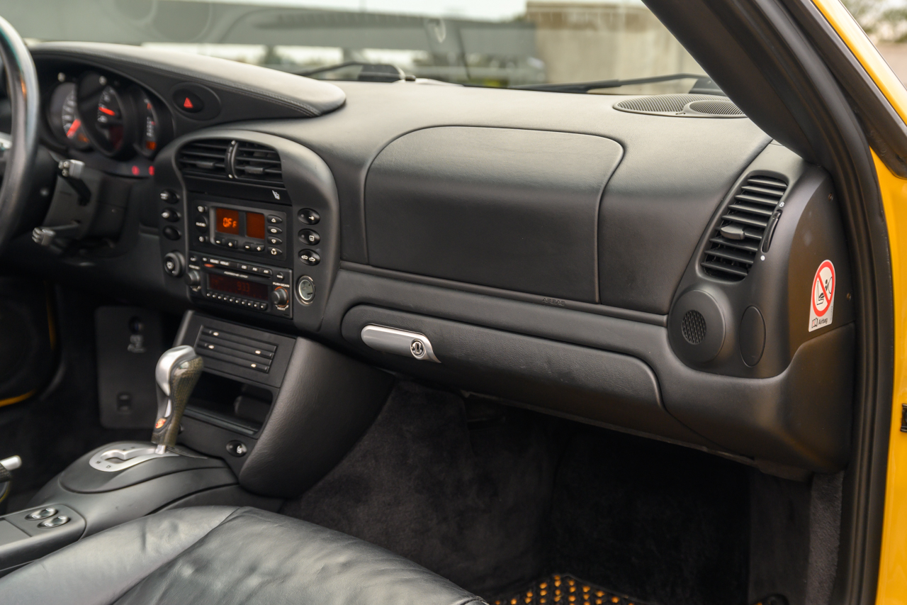 Porsche 911 Carrera 4S Cabriolet 2004