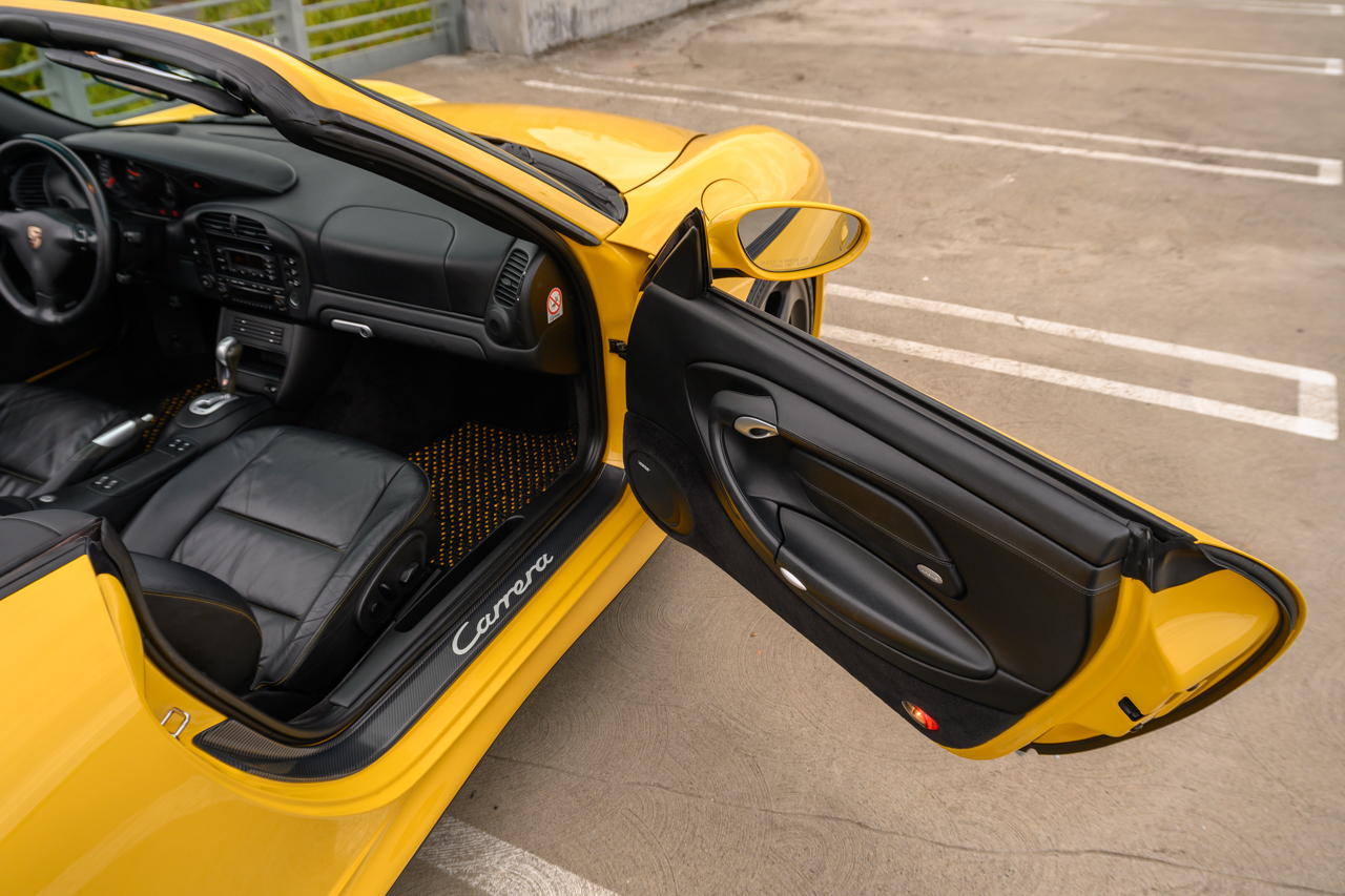 Porsche 911 Carrera 4S Cabriolet 2004