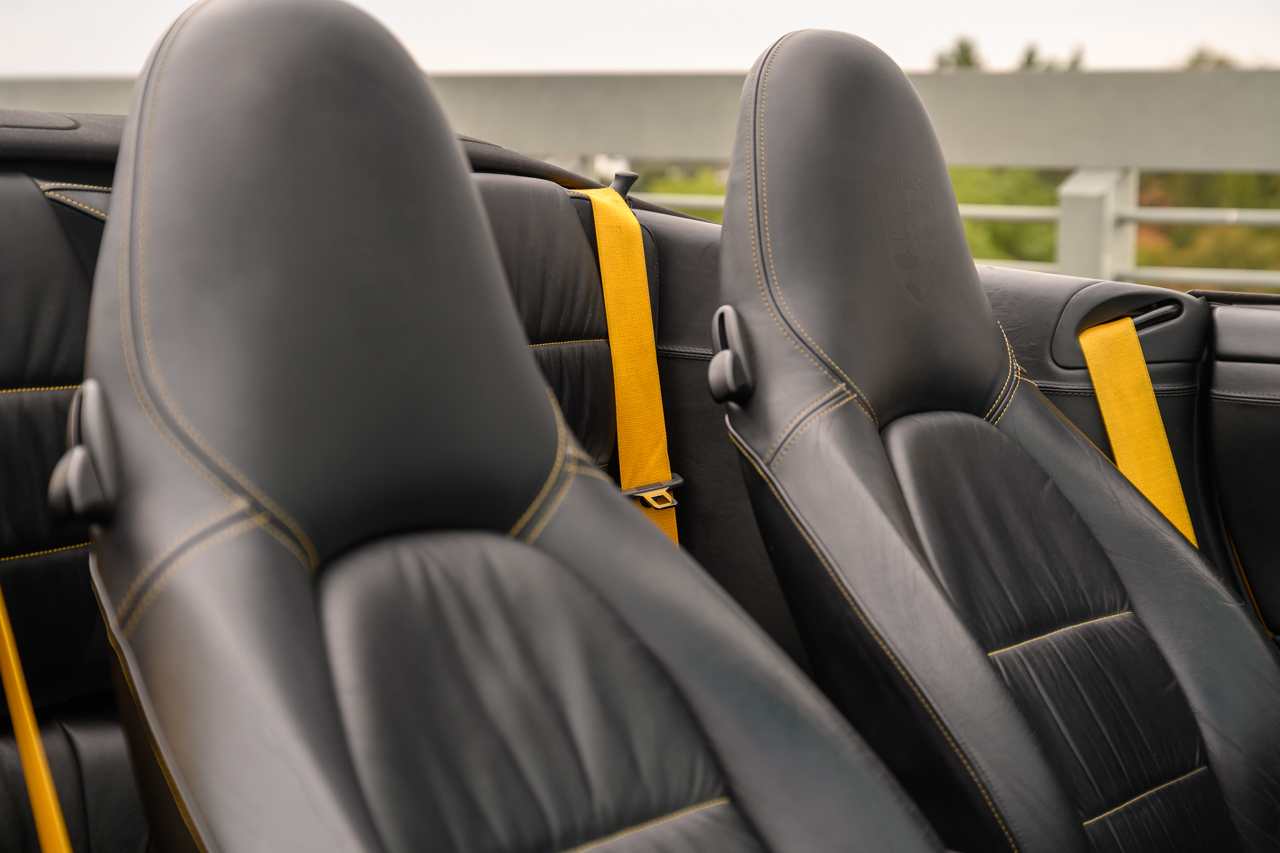 Porsche 911 Carrera 4S Cabriolet 2004