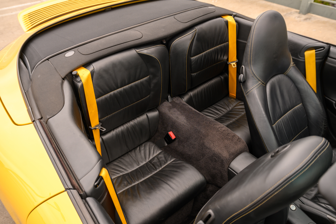 Porsche 911 Carrera 4S Cabriolet 2004