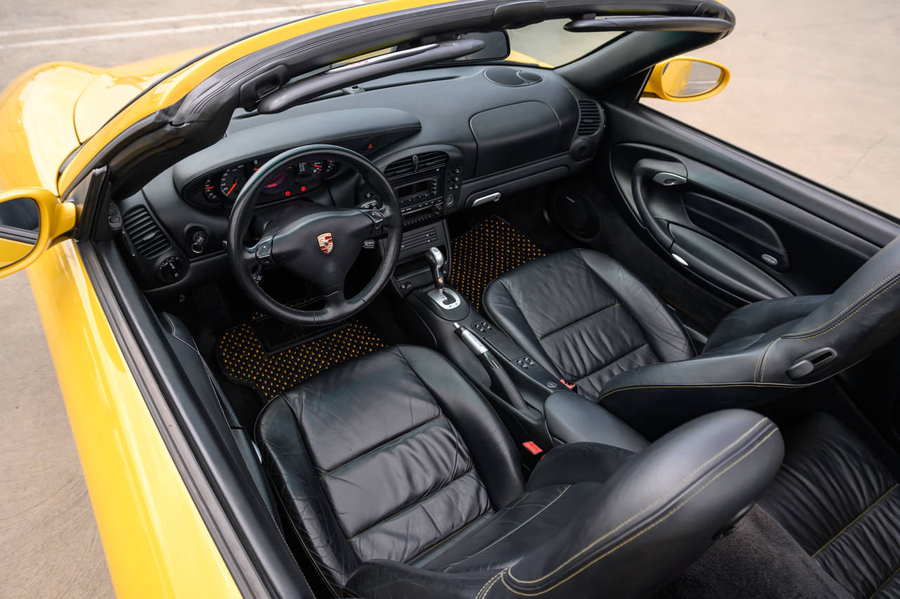 Porsche 911 Carrera 4S Cabriolet 2004