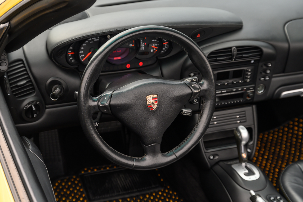 Porsche 911 Carrera 4S Cabriolet 2004