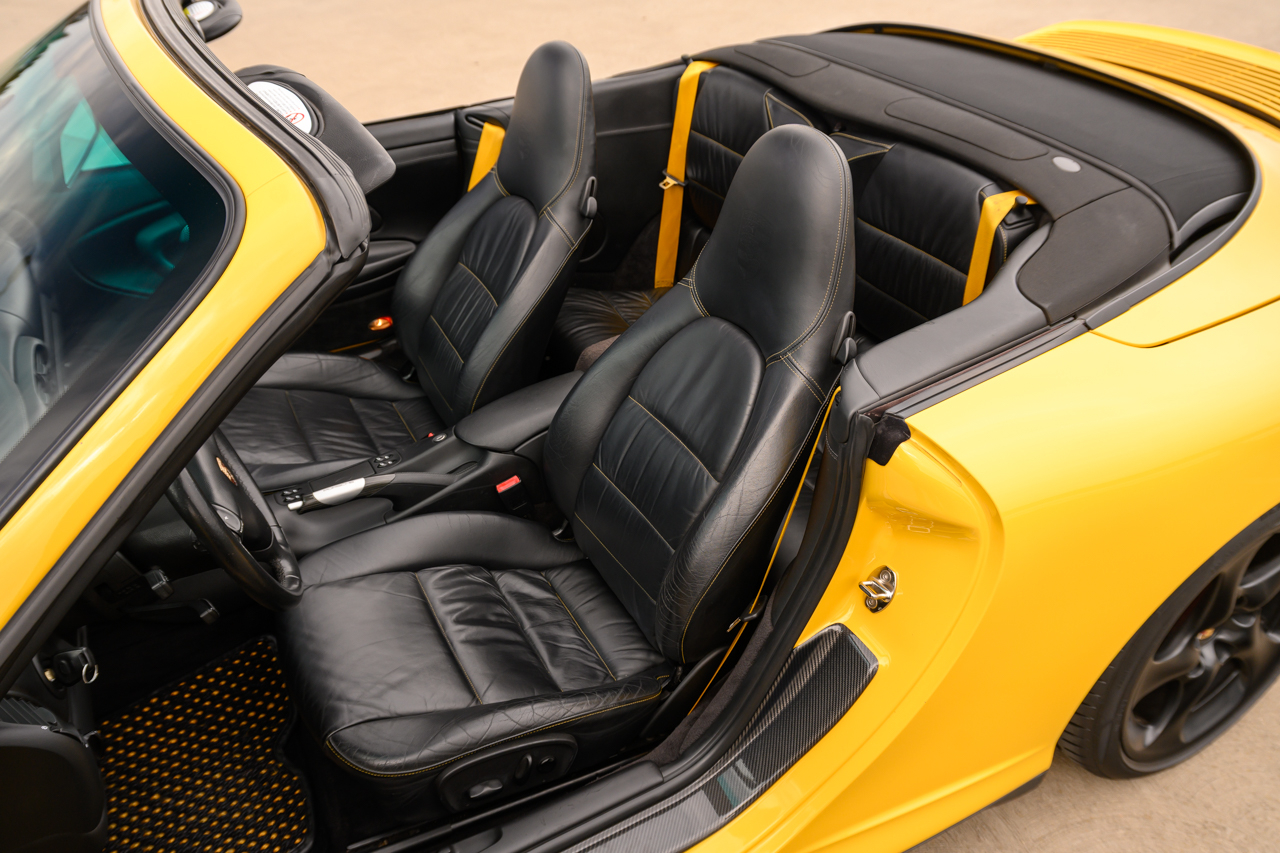 Porsche 911 Carrera 4S Cabriolet 2004