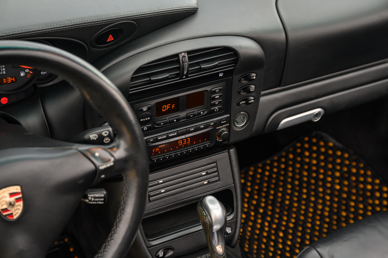 Porsche 911 Carrera 4S Cabriolet 2004