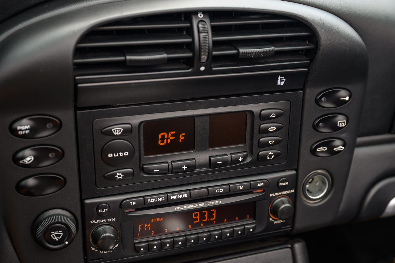 Porsche 911 Carrera 4S Cabriolet 2004