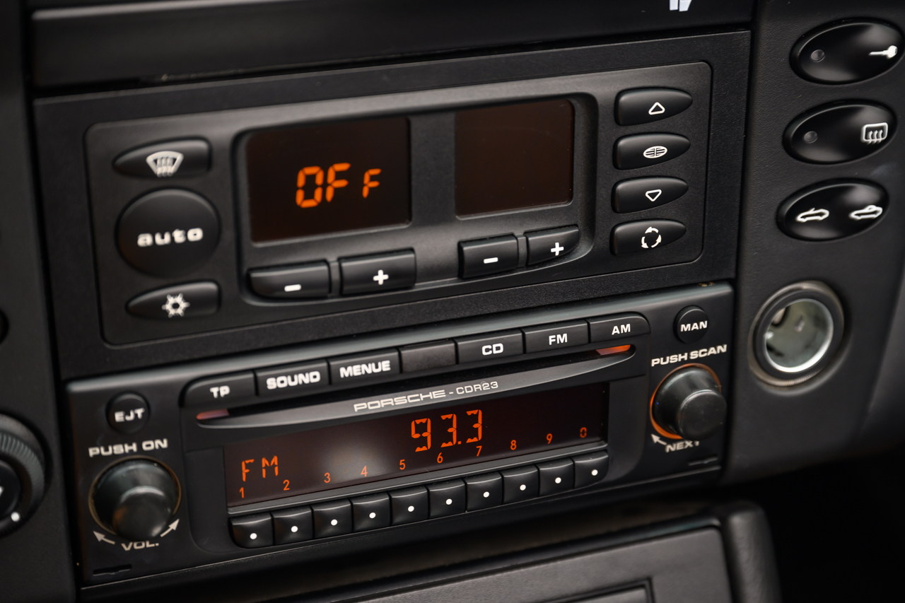 Porsche 911 Carrera 4S Cabriolet 2004