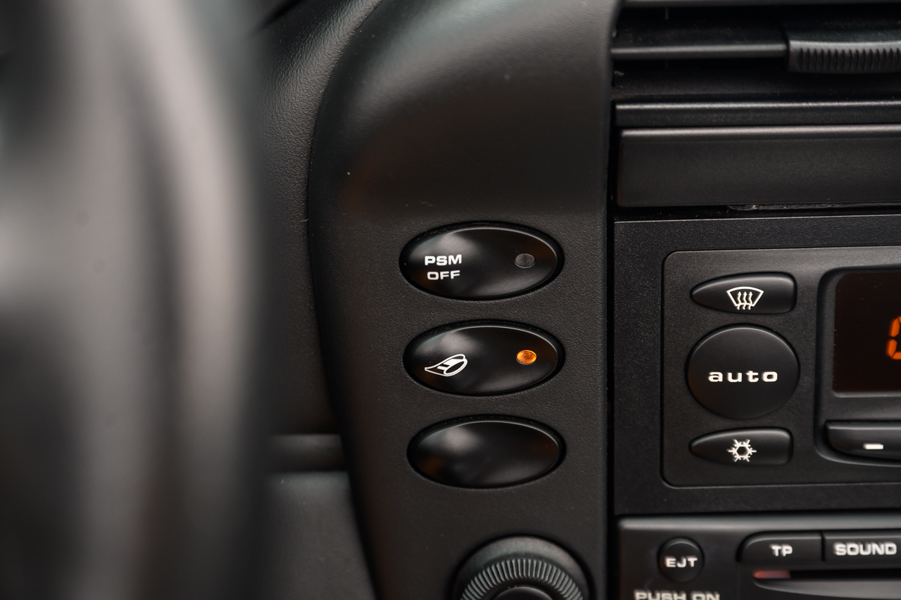 Porsche 911 Carrera 4S Cabriolet 2004