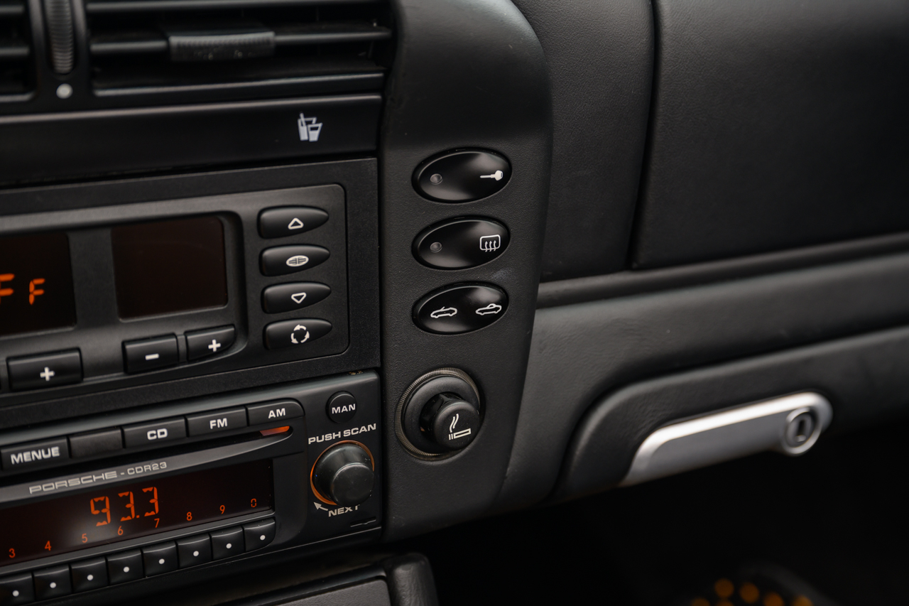 Porsche 911 Carrera 4S Cabriolet 2004