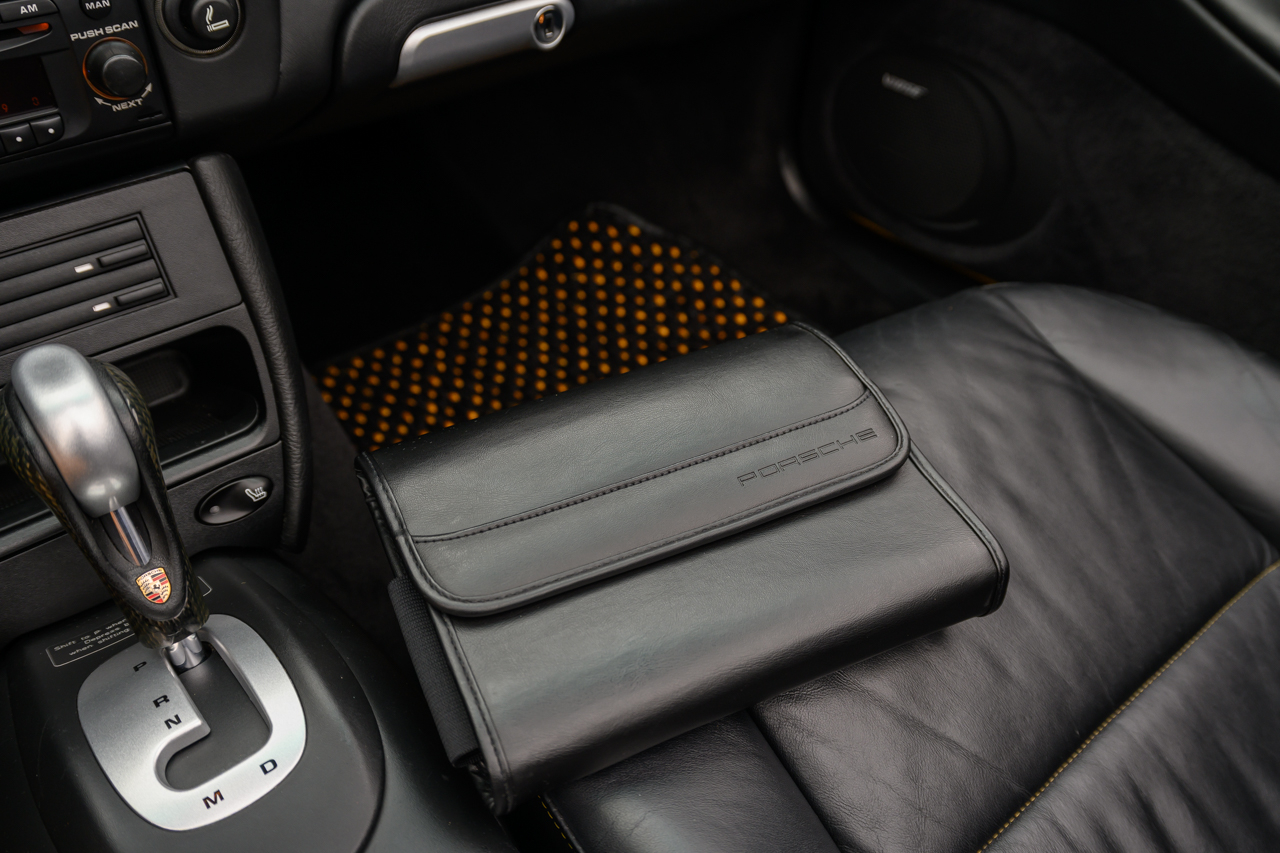 Porsche 911 Carrera 4S Cabriolet 2004