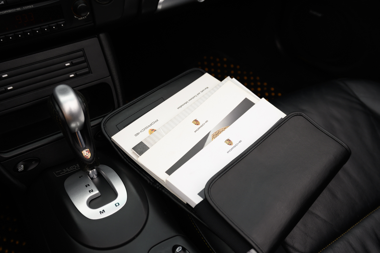 Porsche 911 Carrera 4S Cabriolet 2004