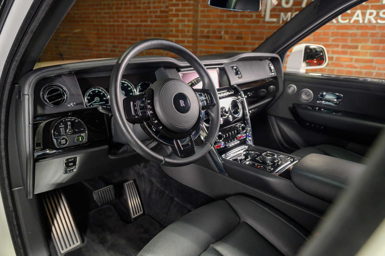 Rolls-Royce Cullinan  2019