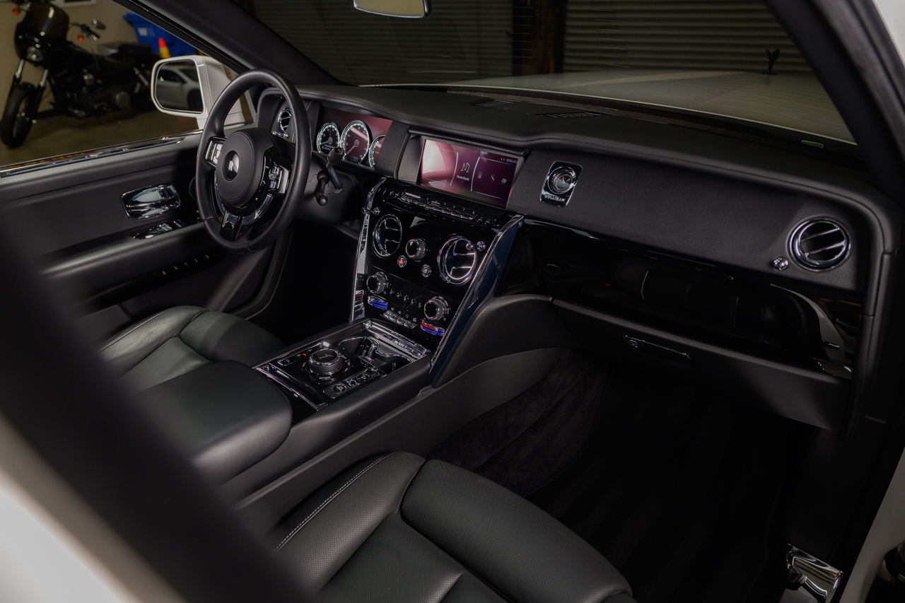 Rolls-Royce Cullinan  2019