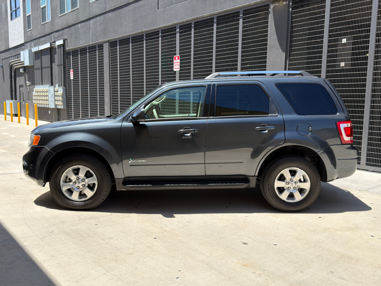 Ford Escape Hybrid Limited FWD 2010