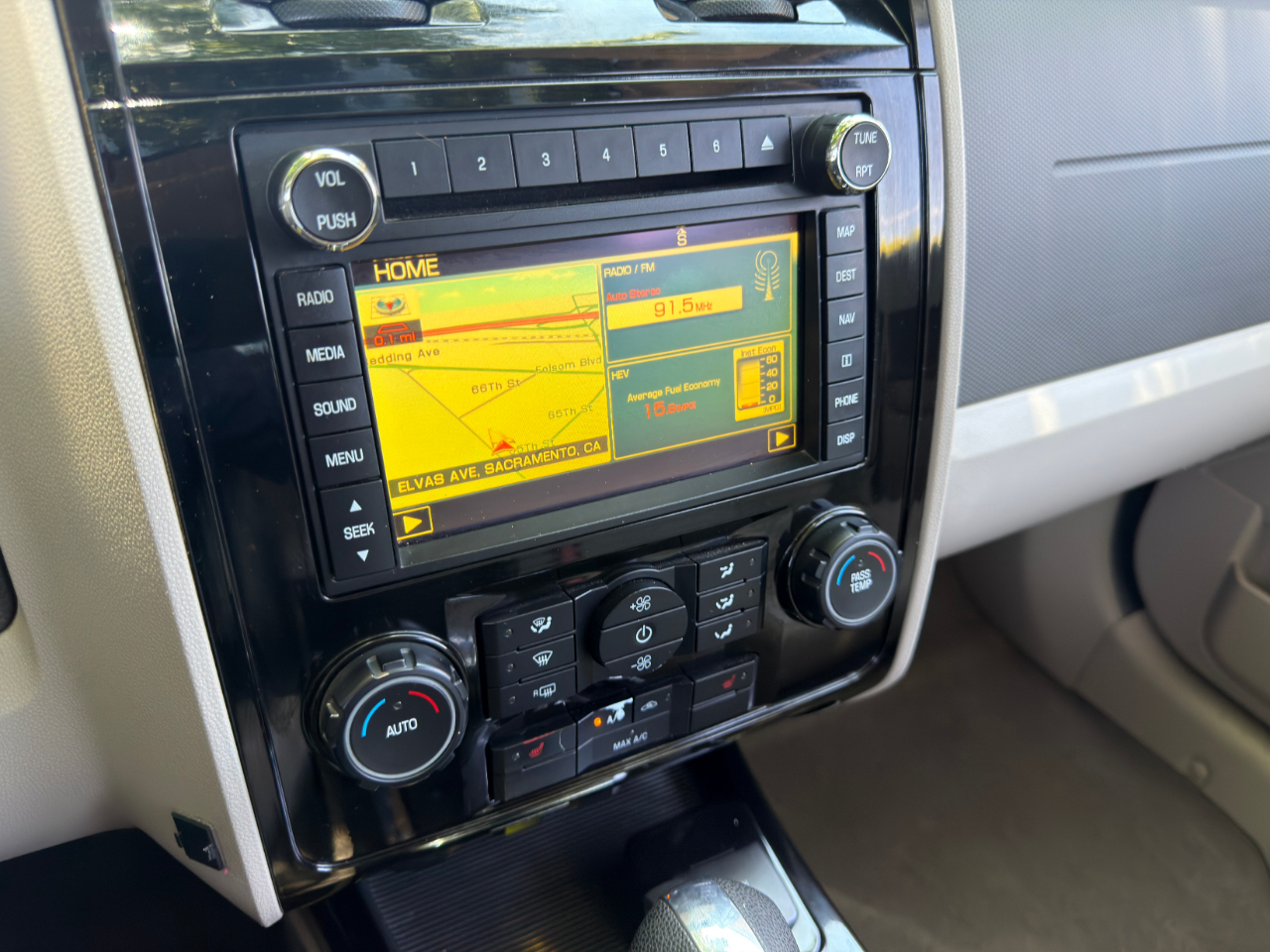 Ford Escape Hybrid Limited FWD 2010