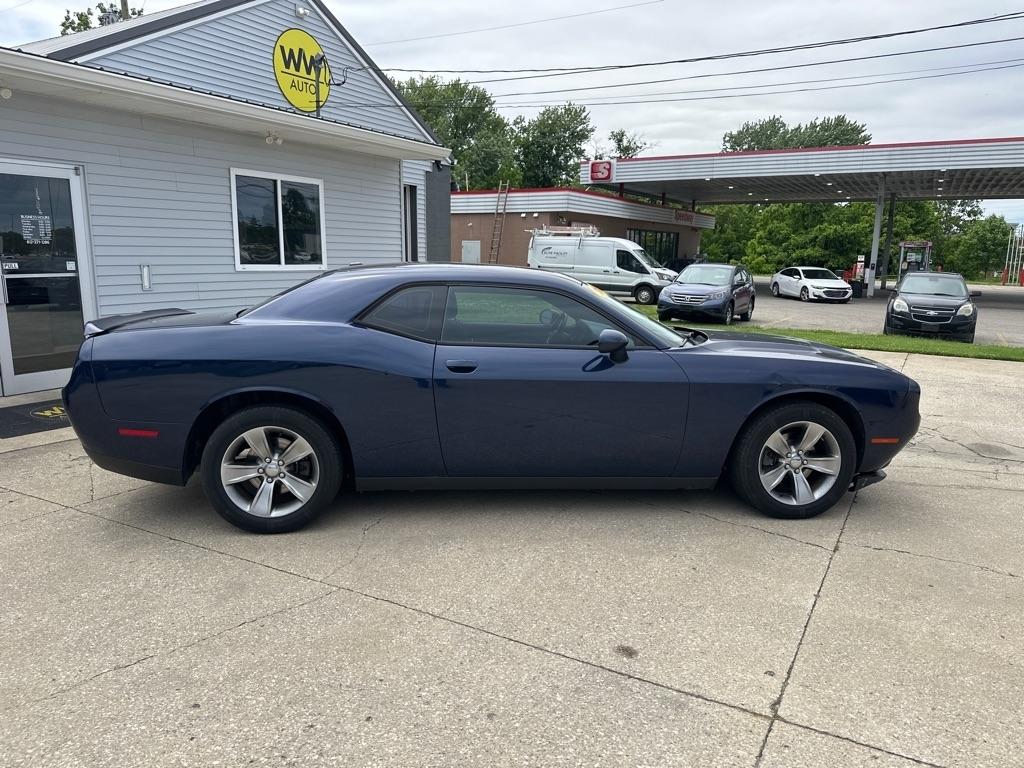 2015 Dodge Challenger SXT's photo