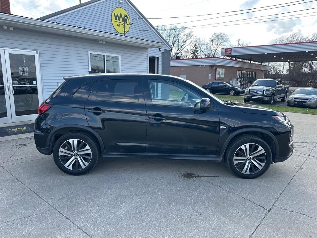 Mitsubishi Outlander Sport  2021
