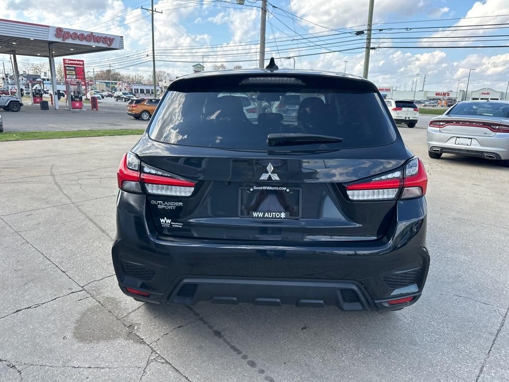 Mitsubishi Outlander Sport  2021