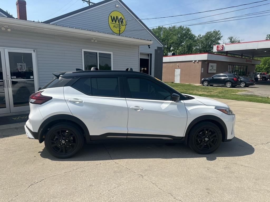 2021 Nissan Kicks SR