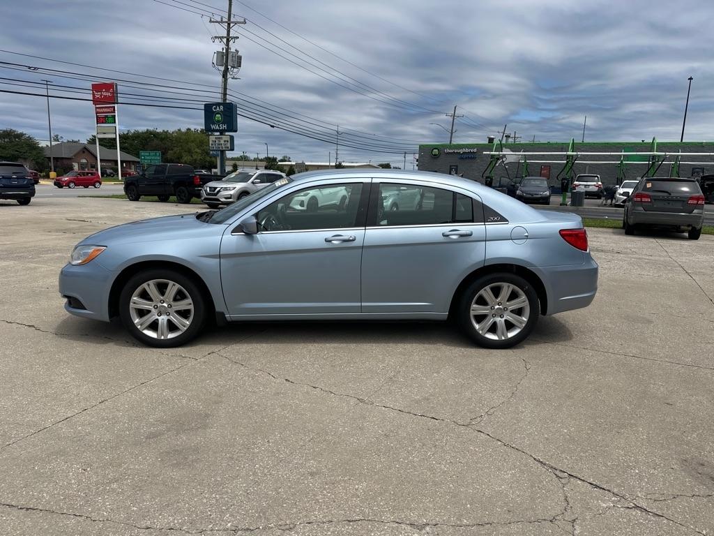 Chrysler 200  2012