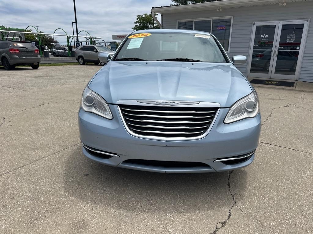 Chrysler 200  2012