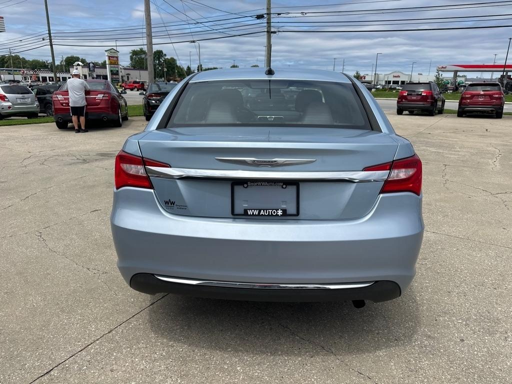 Chrysler 200  2012