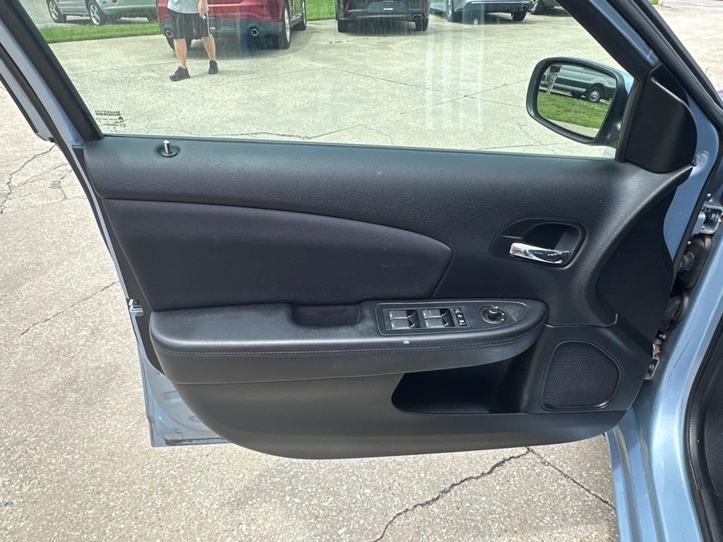 Chrysler 200  2012