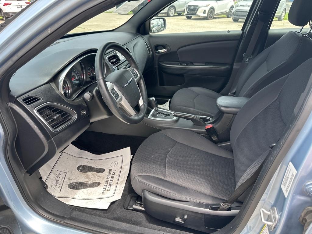 Chrysler 200  2012