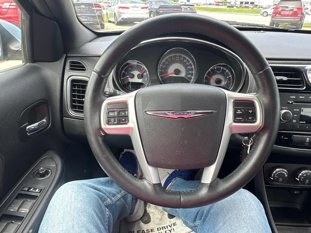 Chrysler 200  2012