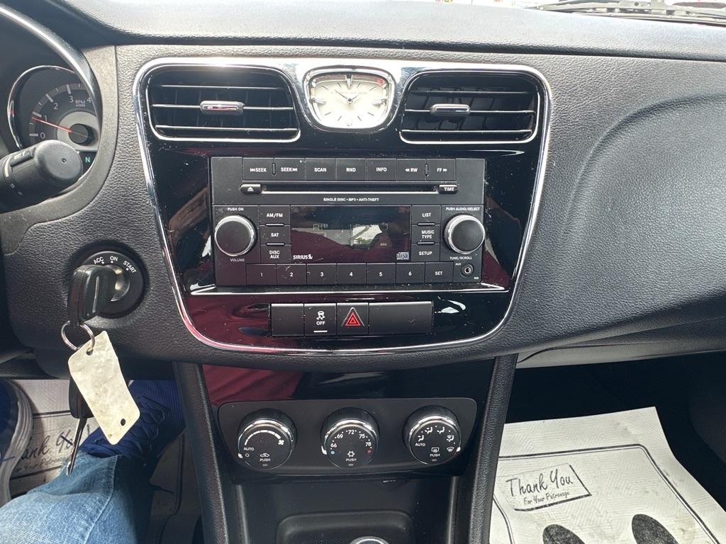 Chrysler 200  2012