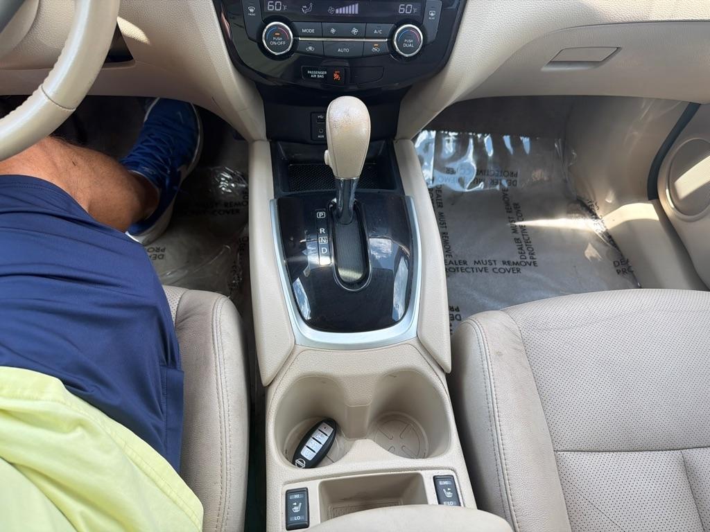 Nissan Rogue  2015