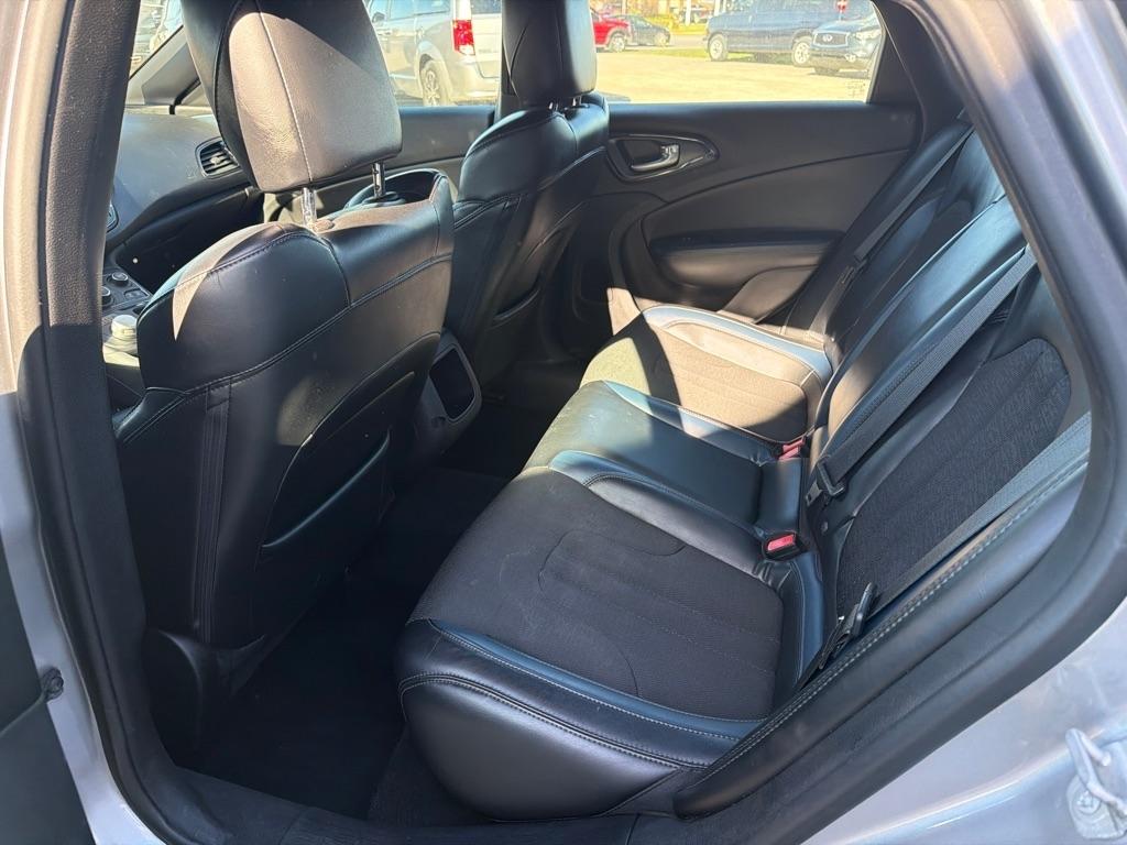 Chrysler 200  2015