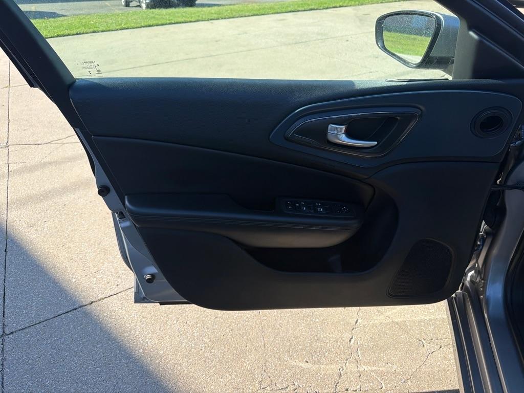 Chrysler 200  2015