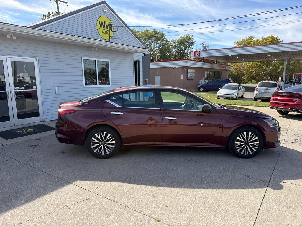Nissan Altima  2024
