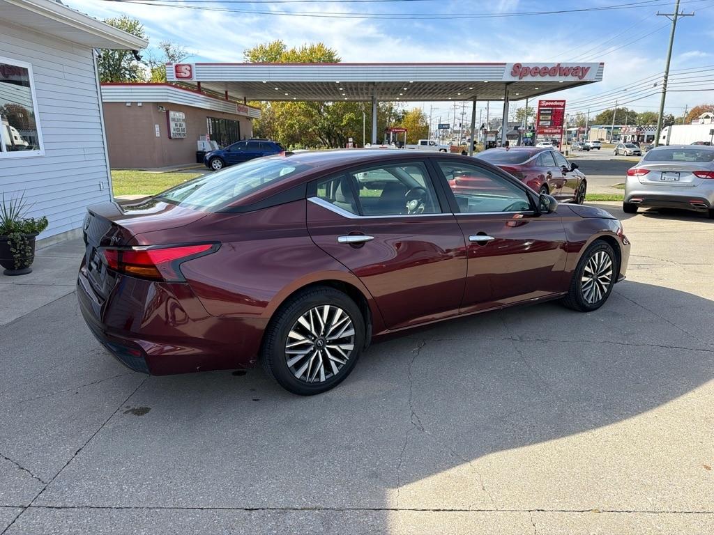 Nissan Altima  2024