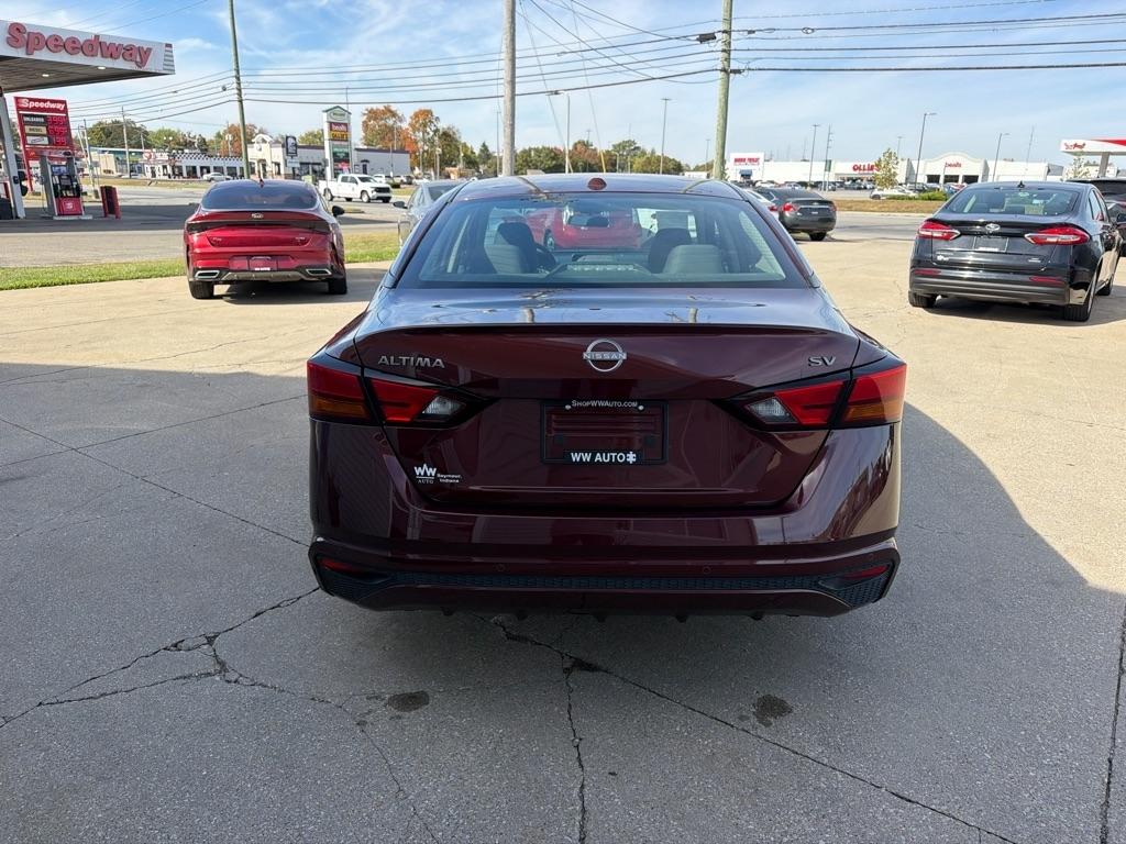 Nissan Altima  2024