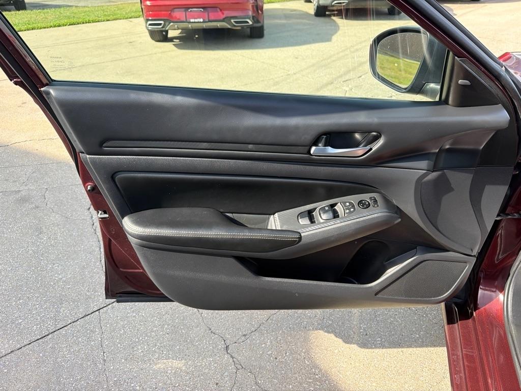 Nissan Altima  2024