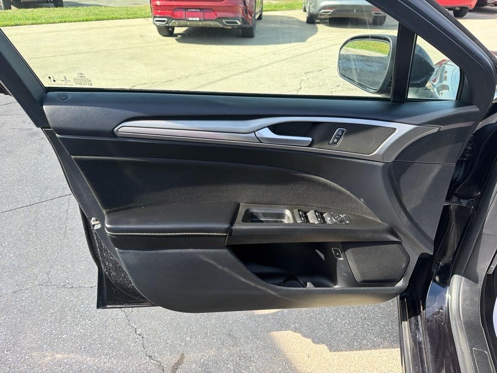 Ford Fusion Hybrid  2020