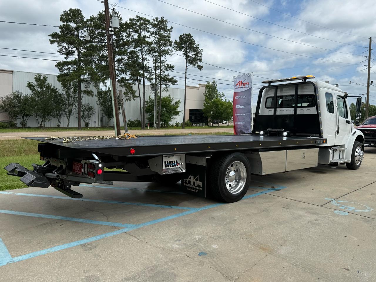 Freightliner M2  2023