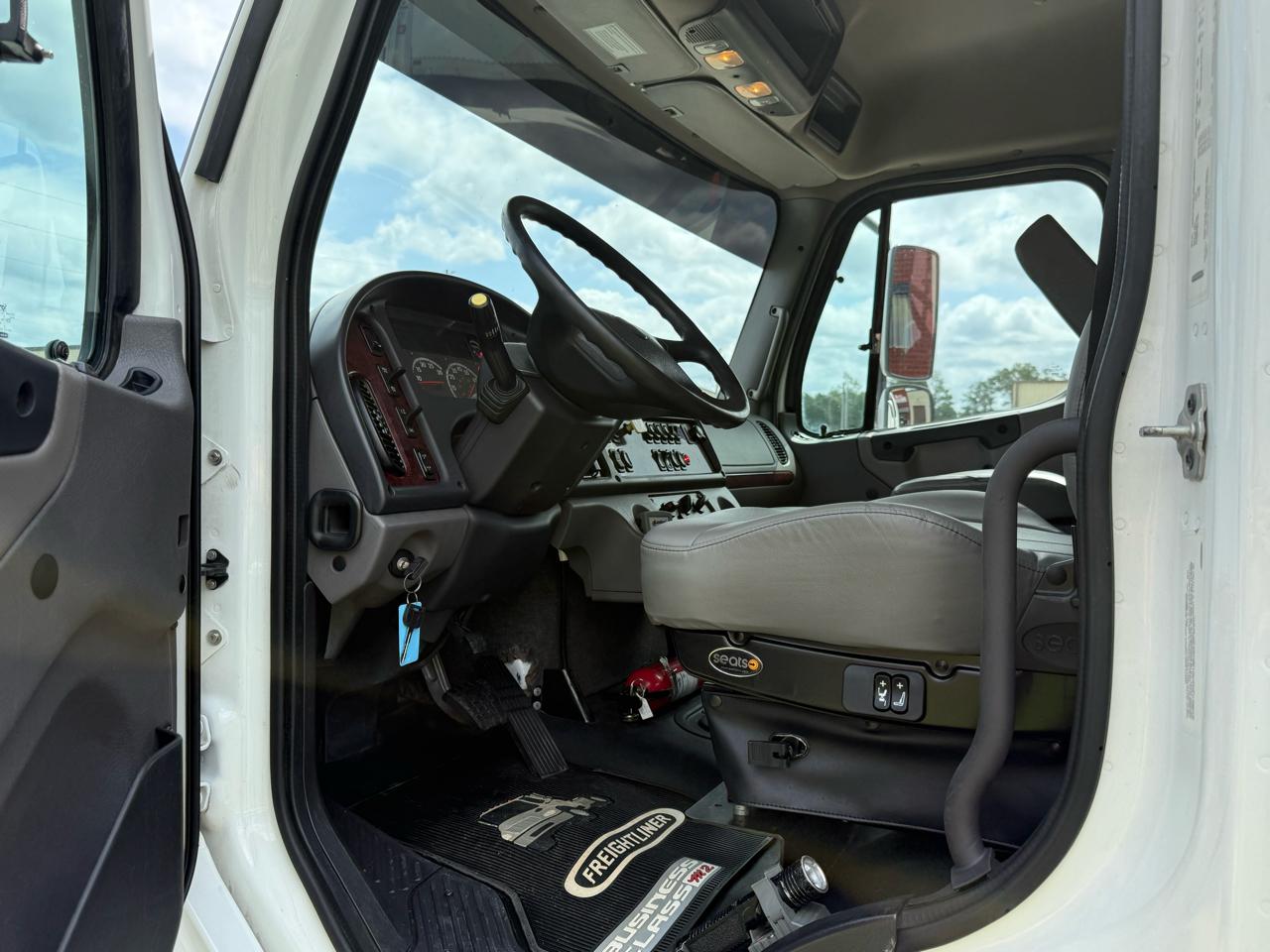 Freightliner M2  2023