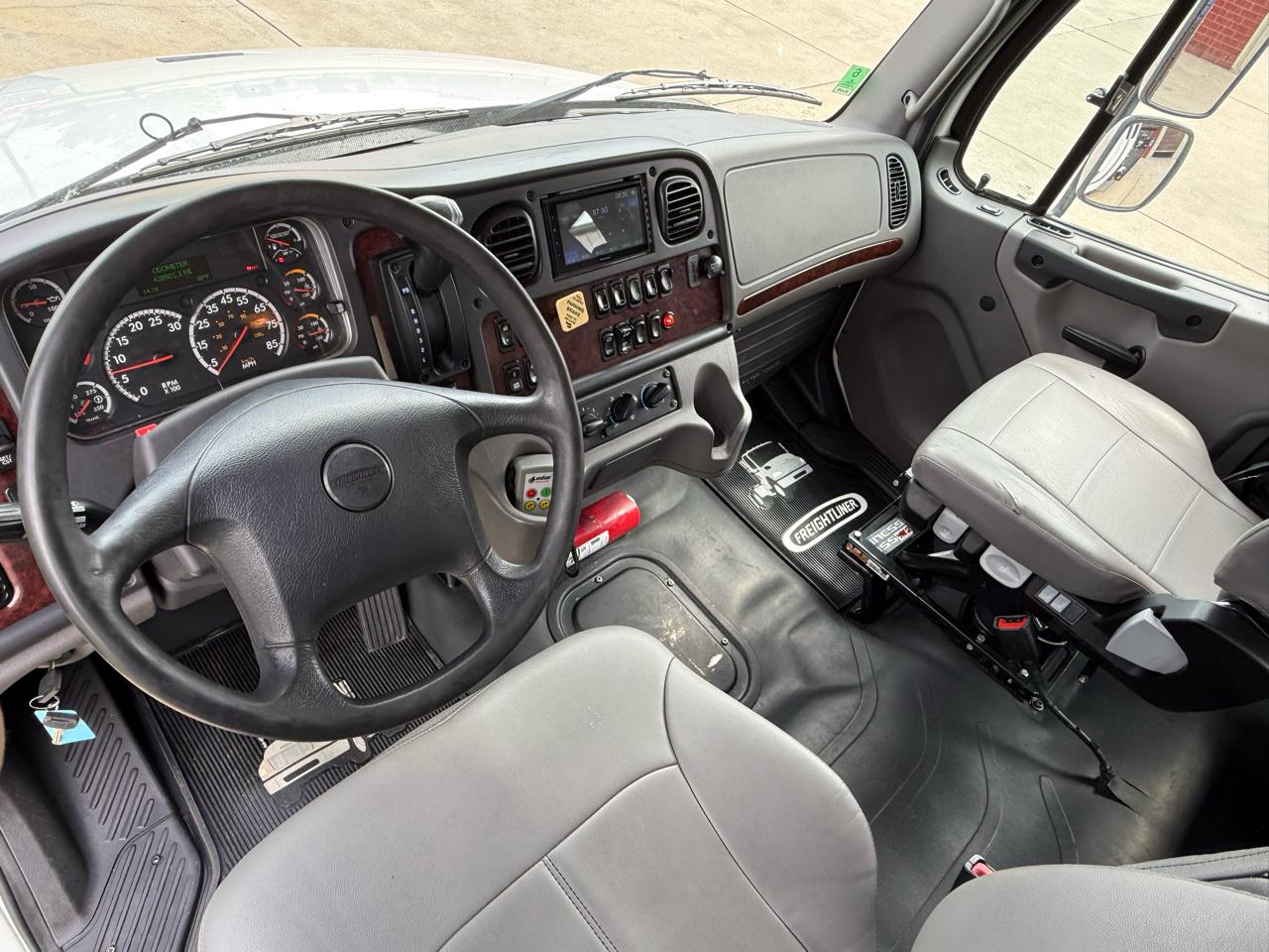 Freightliner M2  2023