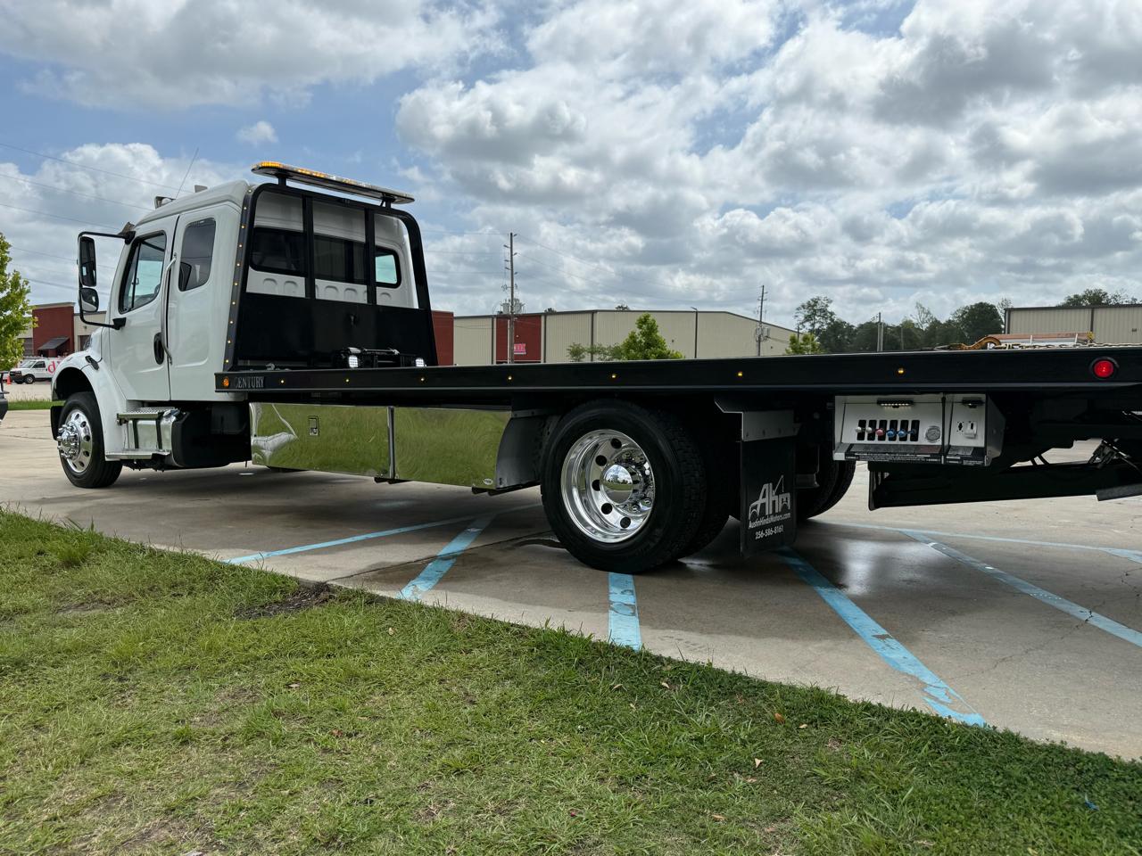 Freightliner M2  2023