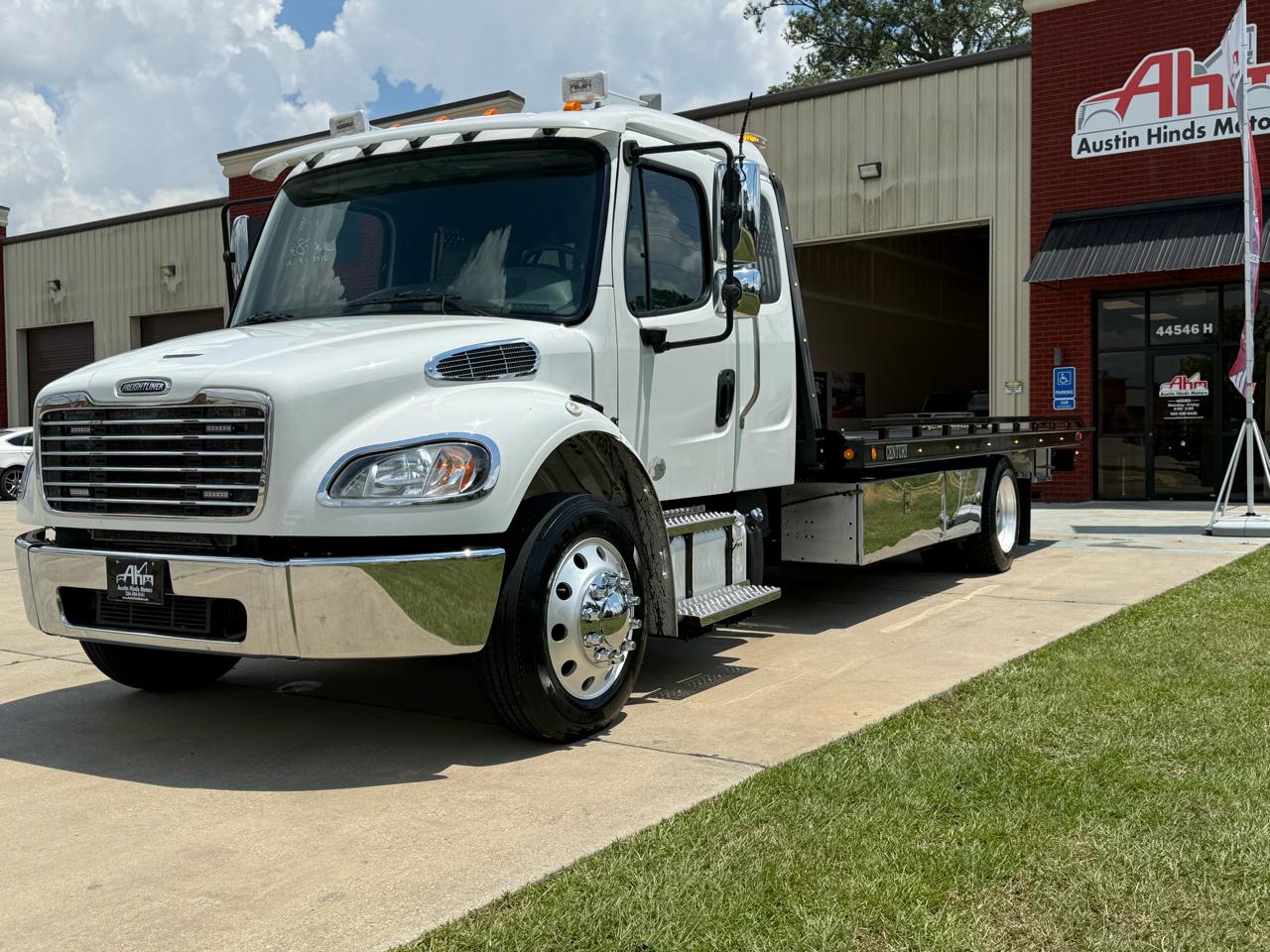 Freightliner M2  2024