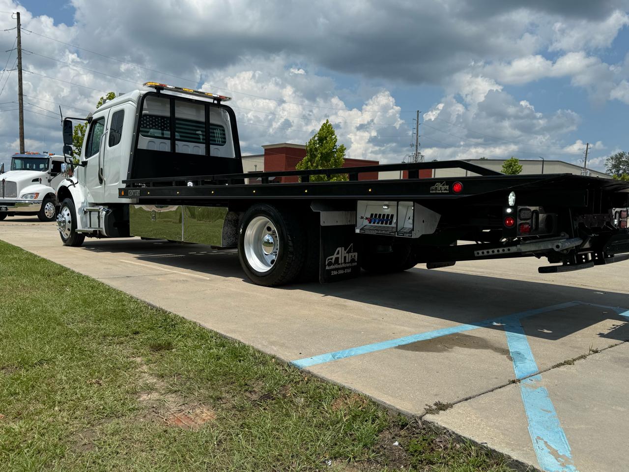 Freightliner M2  2024