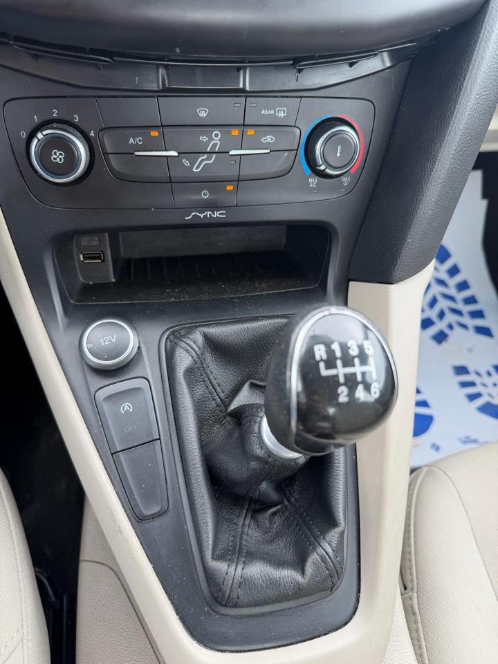 Ford Focus SE Sedan 2015