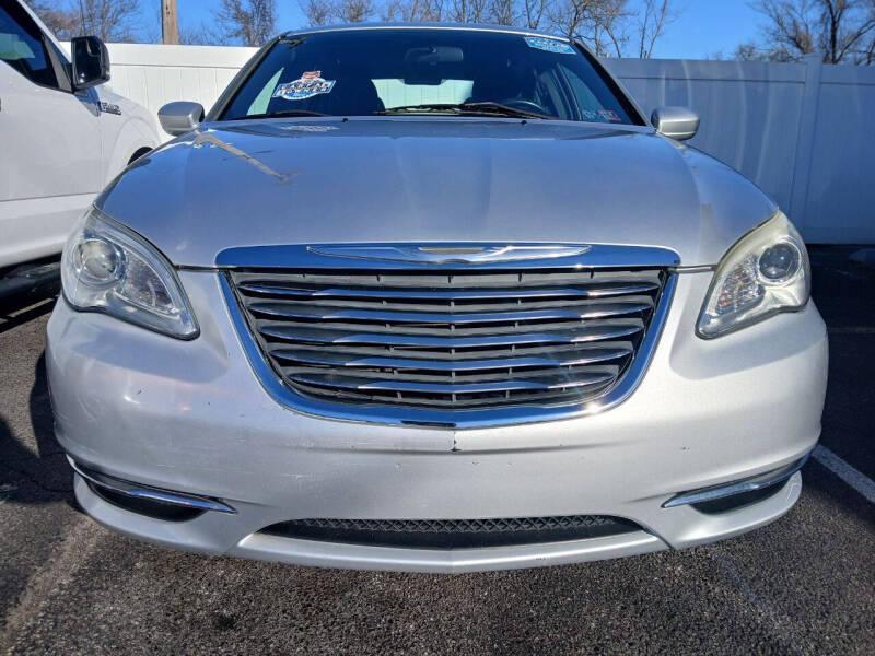 Chrysler 200 Touring 2011